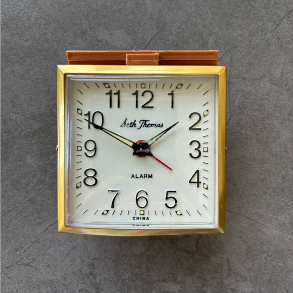 Vintage Seth Thomas Travel Alarm Clock Wind Up Brown Clam Case Glows in a Dark - Picture 5 of 13
